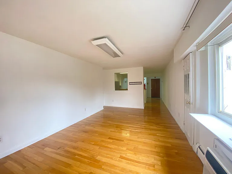 333 Grand Ave #2R — Photo 2