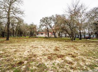 133 Mil Encinos, Adkins, TX 78101
