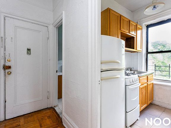 5th image of 148 Hancock St #1M