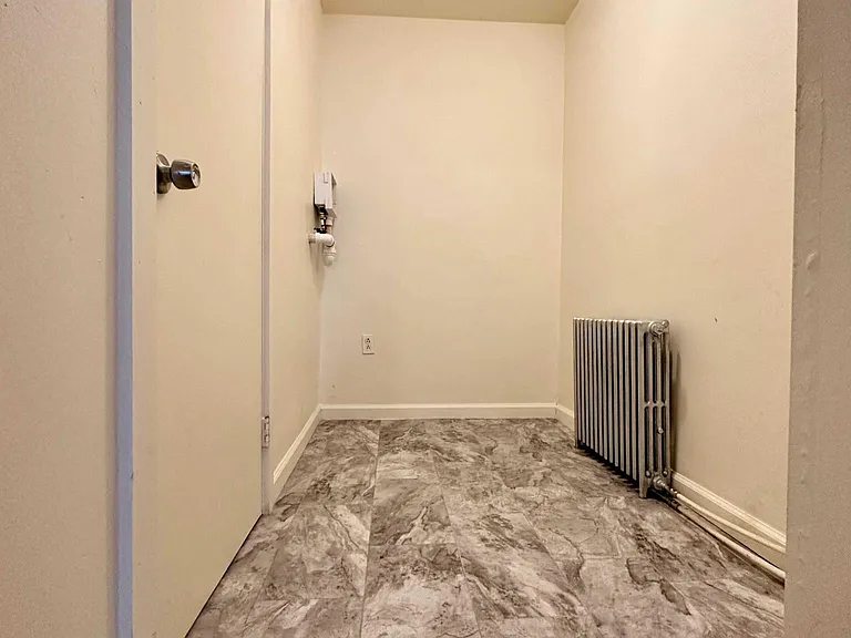 343 N 14th St — Photo 7