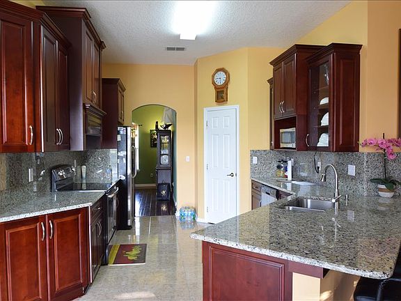 5th image of 212 Ivy Lakes Dr