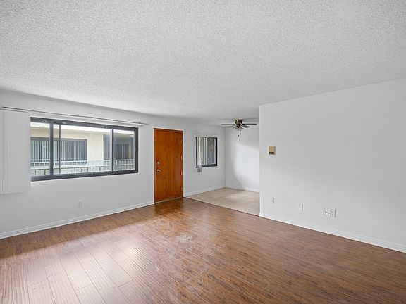 5th image of 16226 Vanowen St #209