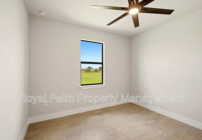 3750 NE 13th Ave — Photo 22
