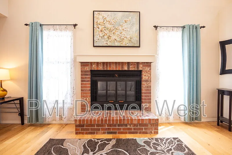 4 bed, 3.5 bath, 2332 sqft, $2,900 — Photo 4