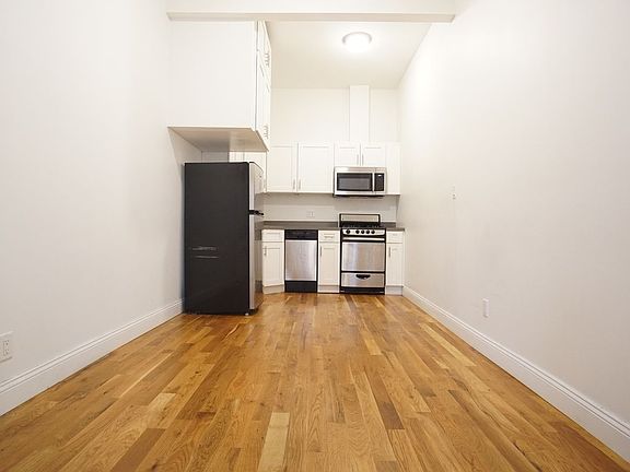 3rd image of 283 Wyckoff Ave Floor 3