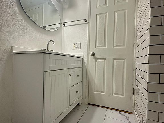 5th image of 10819 NE 37th Pl APT 103