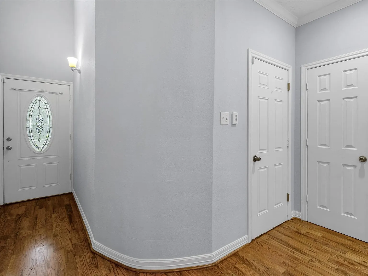 3 bed, 2.5 bath, 2140 sqft, $3,100 — Photo 3