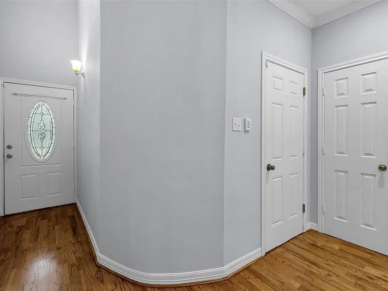 341 W 23rd St — Photo 3