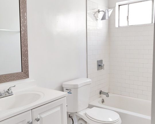 5th image of 826 N Edinburgh Ave