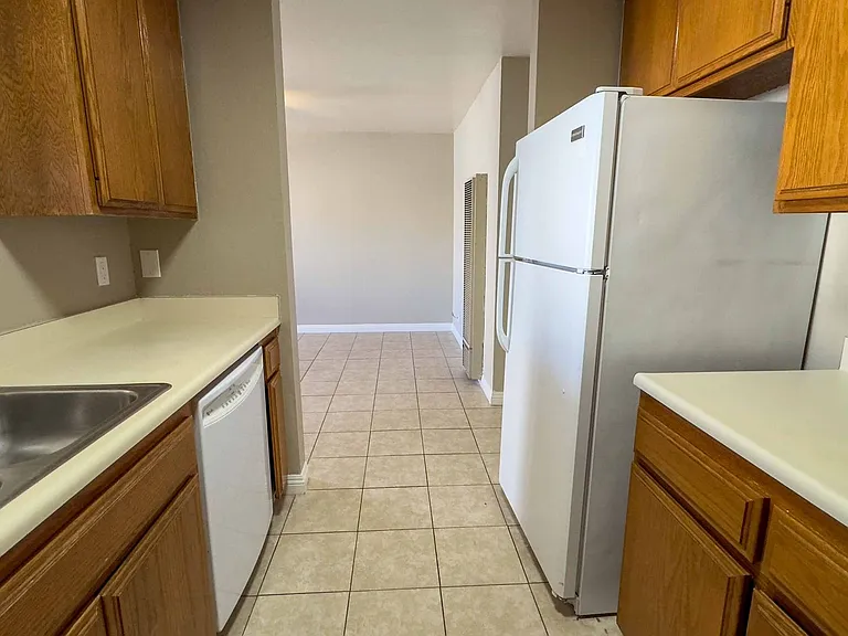 RW West Fifteenth — Photo 2