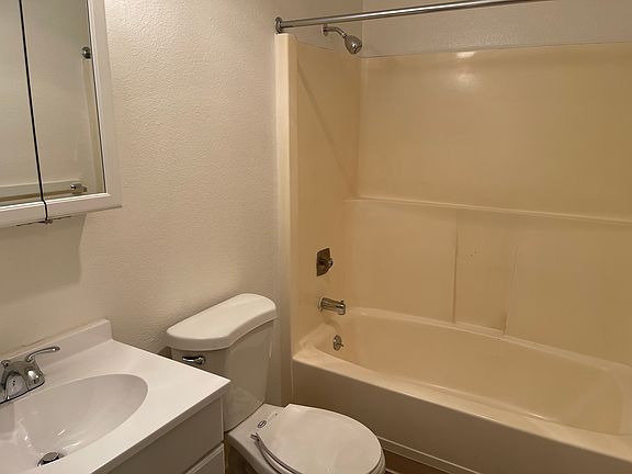 5th image of 6501 150th St SW APT 220
