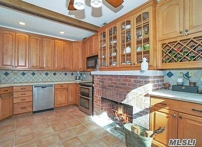 4th image of 136 Weinmann Blvd
