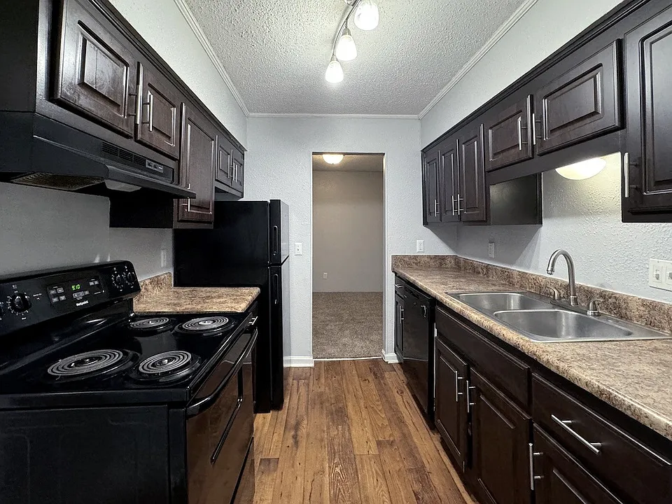 Ascot Place Apartments