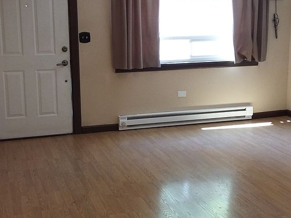 3rd image of 719 E 7th St
