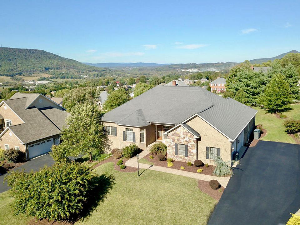1st image of 435 Stoneledge Dr