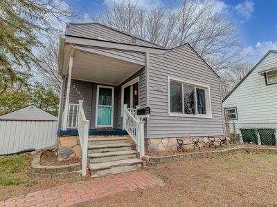 21611 Grand Lake St, Saint Clair Shores, MI, 48080