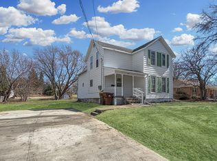 1415 S Walnut Ave, Freeport, IL 61032