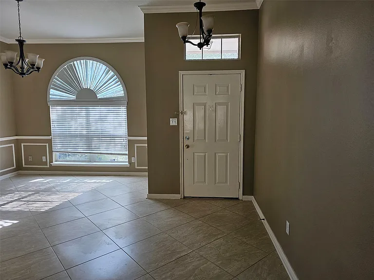 27182 Kings Manor Dr S — Photo 4