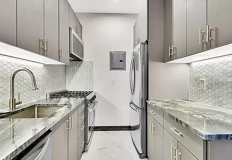 121 E 37th St #4B — Photo 4
