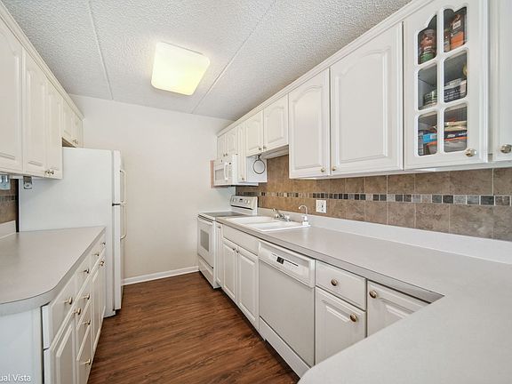 5th image of 1060 N Farnsworth Ave APT 1216