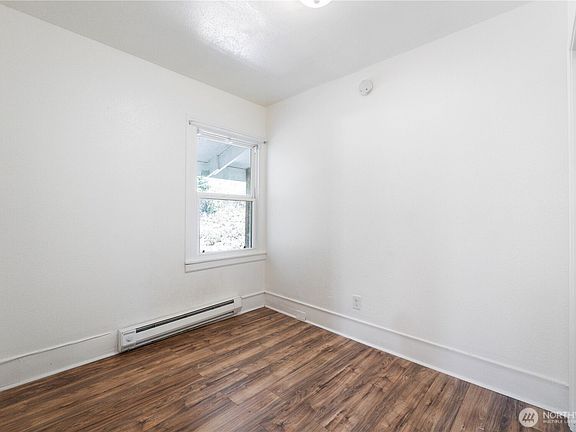 3rd image of 7127 Pacific Highway E