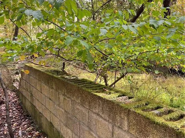 2747 Lake Dr, Henryville, PA 18332