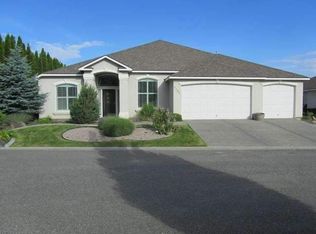 1302 W Canyon Lakes Dr, Kennewick, WA 99337
