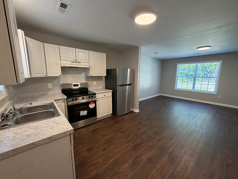604 Winston Cir — Photo 4