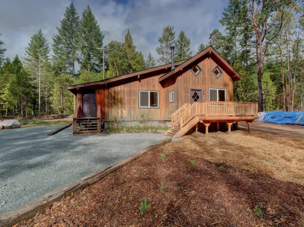995 Lower Wolf Creek Rd, Wolf Creek, OR 97497