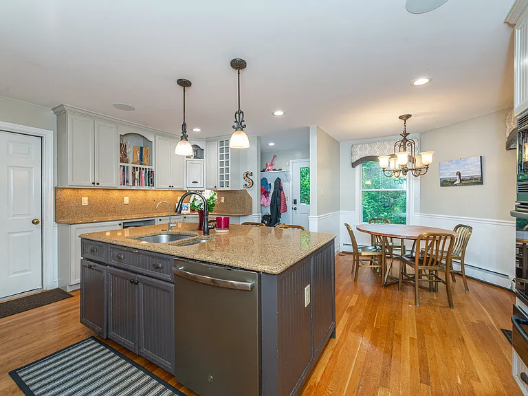 12 Yorke Rd — Photo 8