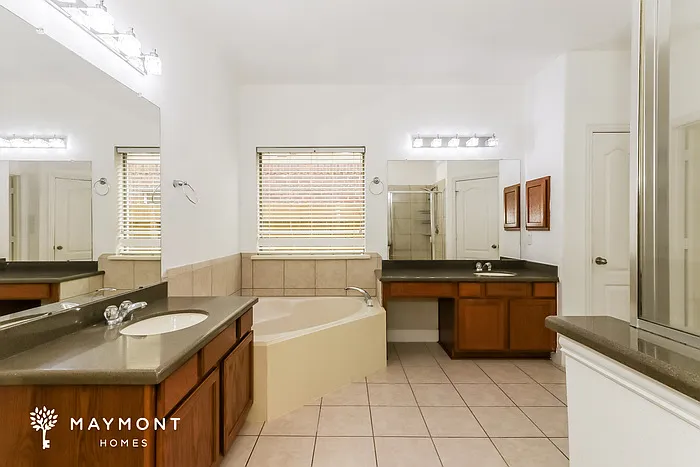 26049 Kingshill Dr — Photo 11