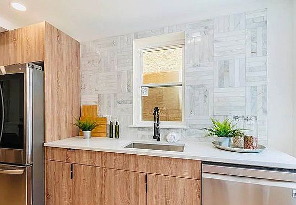 4th image of 1567 De Kalb Ave #2