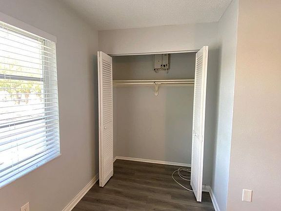4th image of 2045 Hyde Park St #4516582