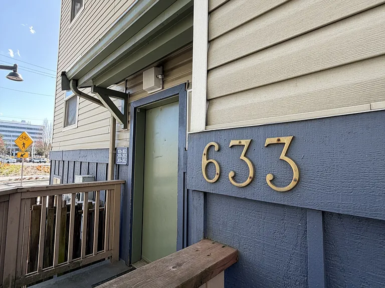 633 Burnett Ave S #T-302 — Photo 6
