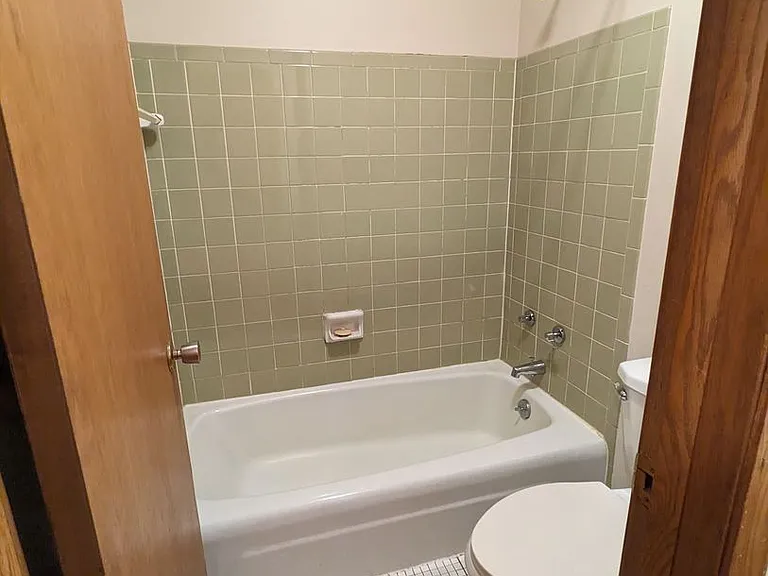 1005 S East St — Photo 6