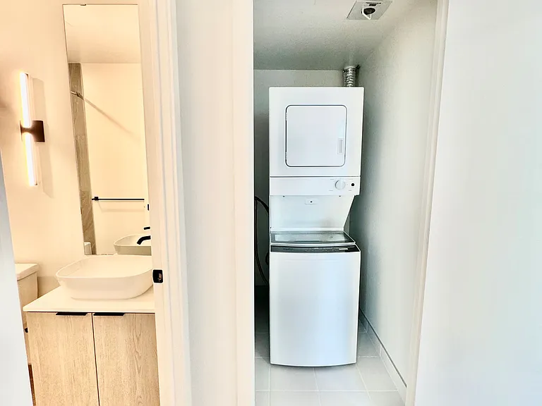 1185 Dupont St #1511 — Photo 6