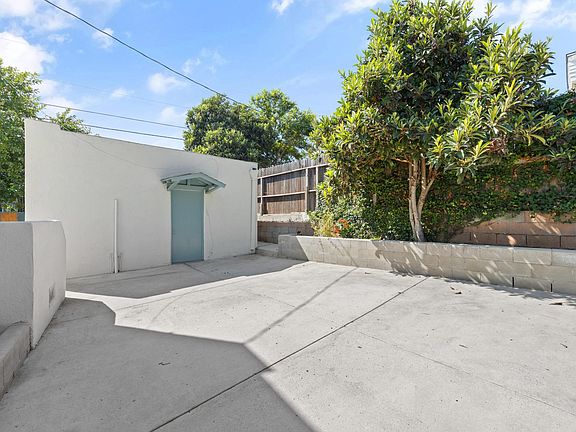 3rd image of 1009 Tremont St