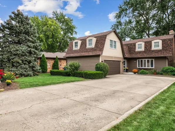 2121 W Haven St, Mount Prospect, IL 60056