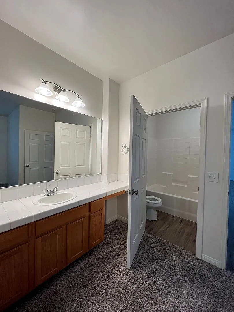 2971p -097.1- 705 Meadow Grove Ct. MG — Photo 4