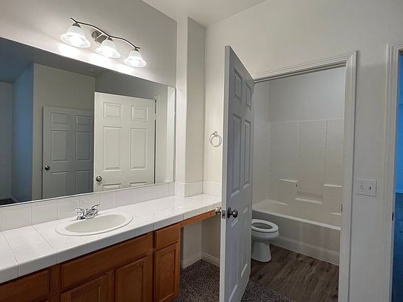 4th image of 705 Meadow Grove Ct APT A