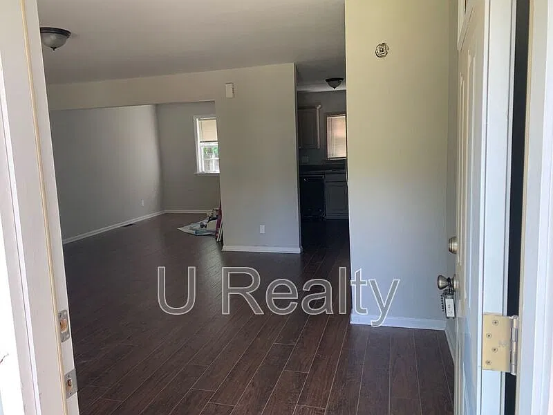 4 bed, 2.0 bath, 1570 sqft, $2,395 — Photo 4