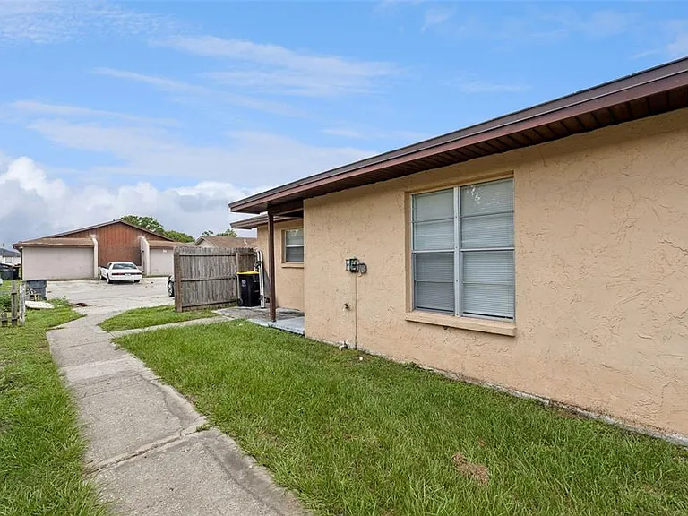 1048 Buccaneer Dr — Photo 3