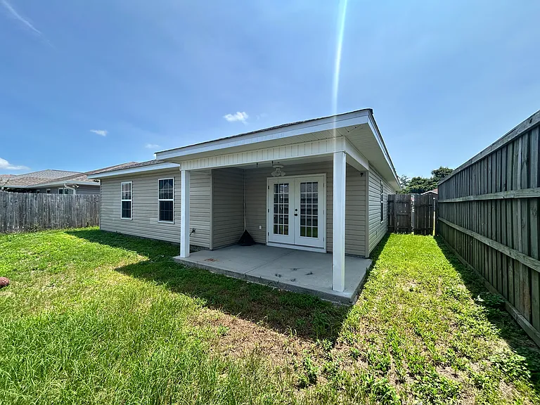 606 Diamonte Cir — Photo 13