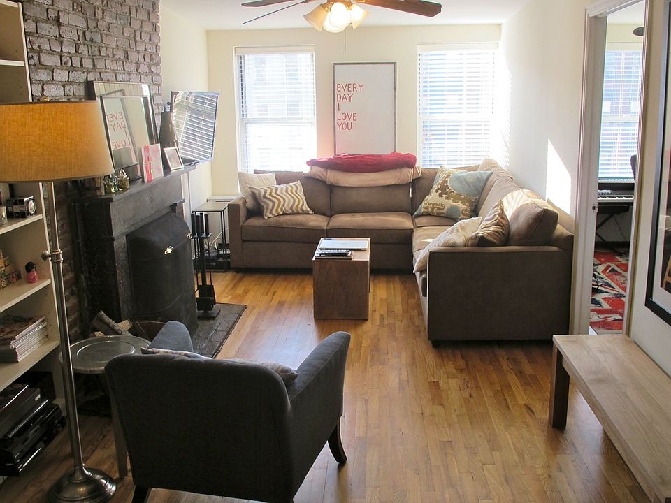 1st image of 140 1st Ave