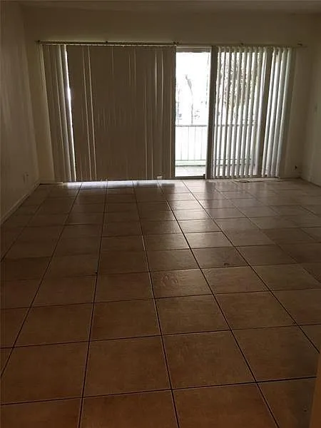 Studio, 1.0 bath, 450 sqft, $1,400 — Photo 2