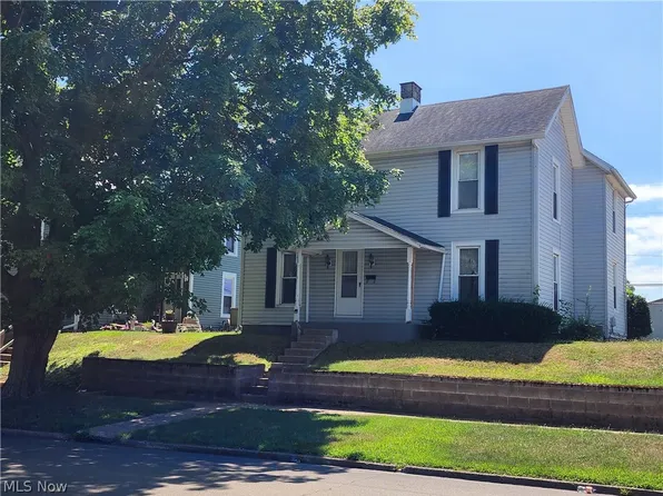 743 Pine St, Coshocton, OH 43812