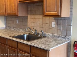 61 Manchester Ct APT F, Freehold, NJ 07728