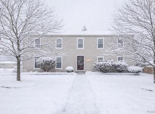 1145 E Fairview Ln, Rochester Hills, MI 48306