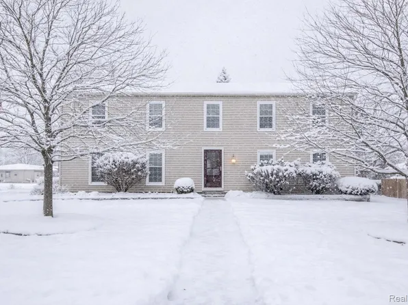 1145 E Fairview Ln, Rochester Hills, MI 48306