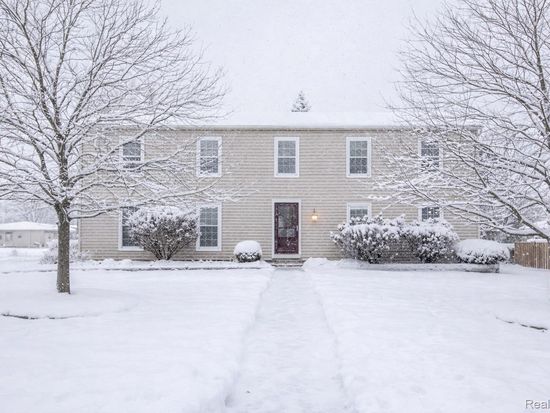 1145 E Fairview Ln, Rochester Hills, MI 48306